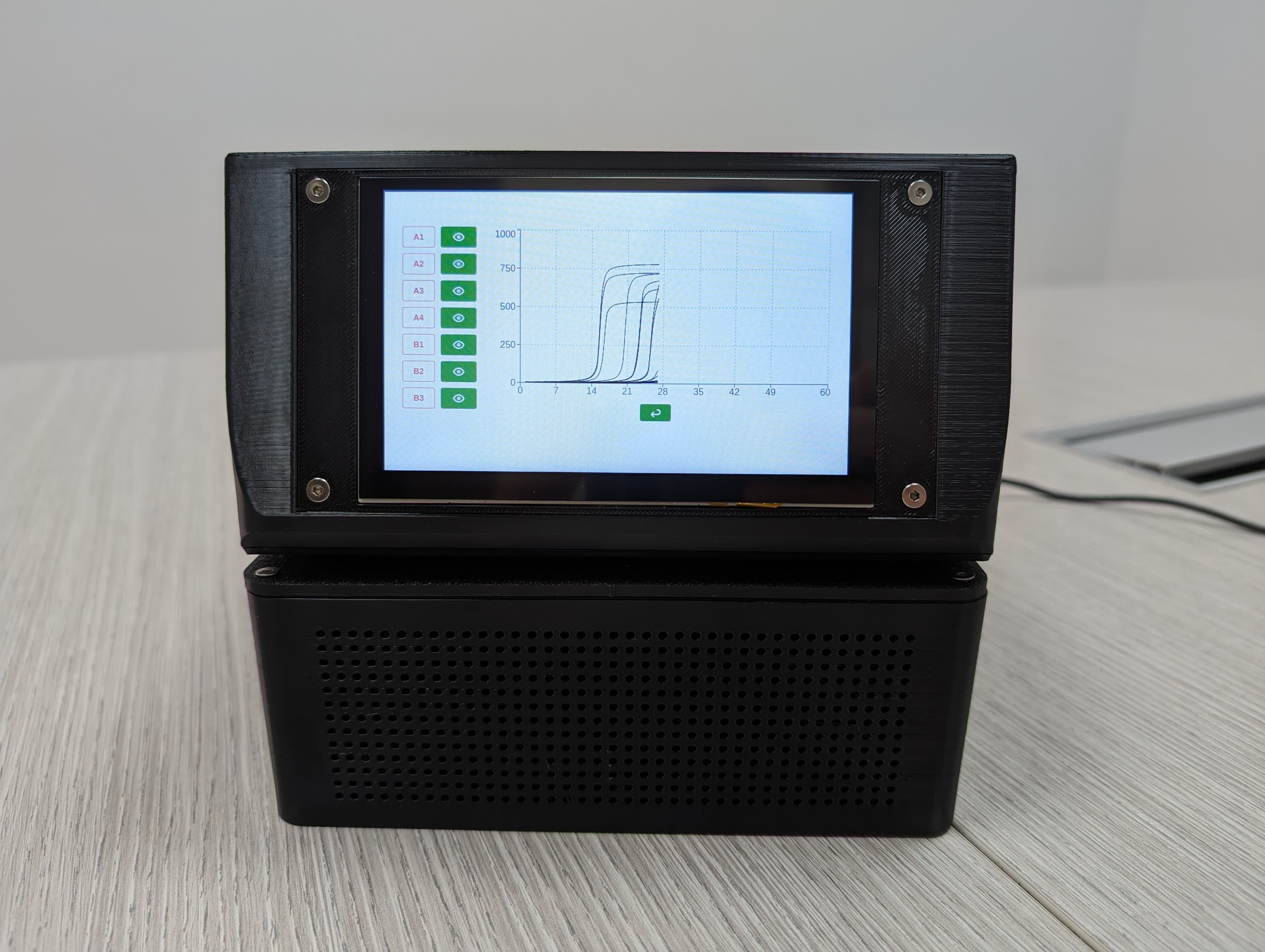 Nuovo dispositivo Real Time PCR (fronte, acceso)